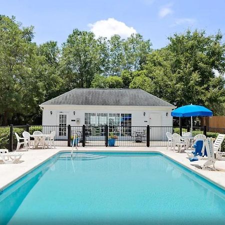 Baymont By Wyndham Jacksonville/Butler Blvd Exterior photo