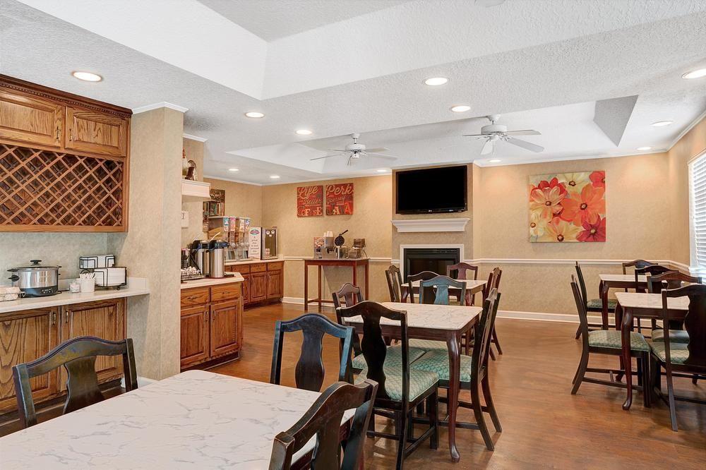 Baymont By Wyndham Jacksonville/Butler Blvd Exterior photo