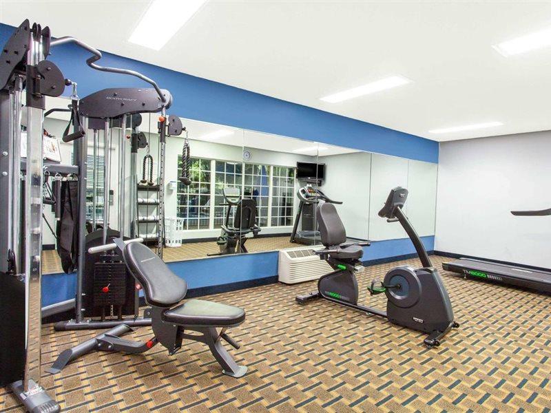 Baymont By Wyndham Jacksonville/Butler Blvd Exterior photo