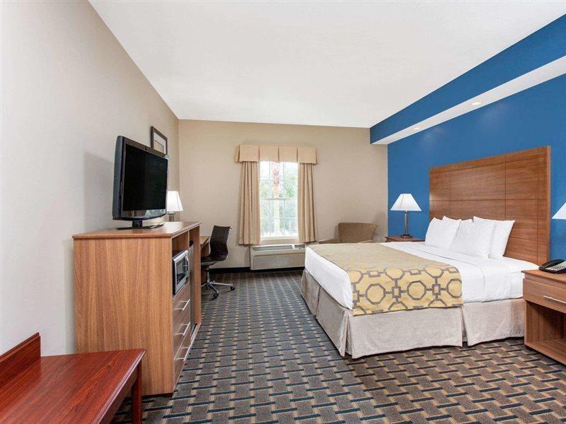 Baymont By Wyndham Jacksonville/Butler Blvd Exterior photo