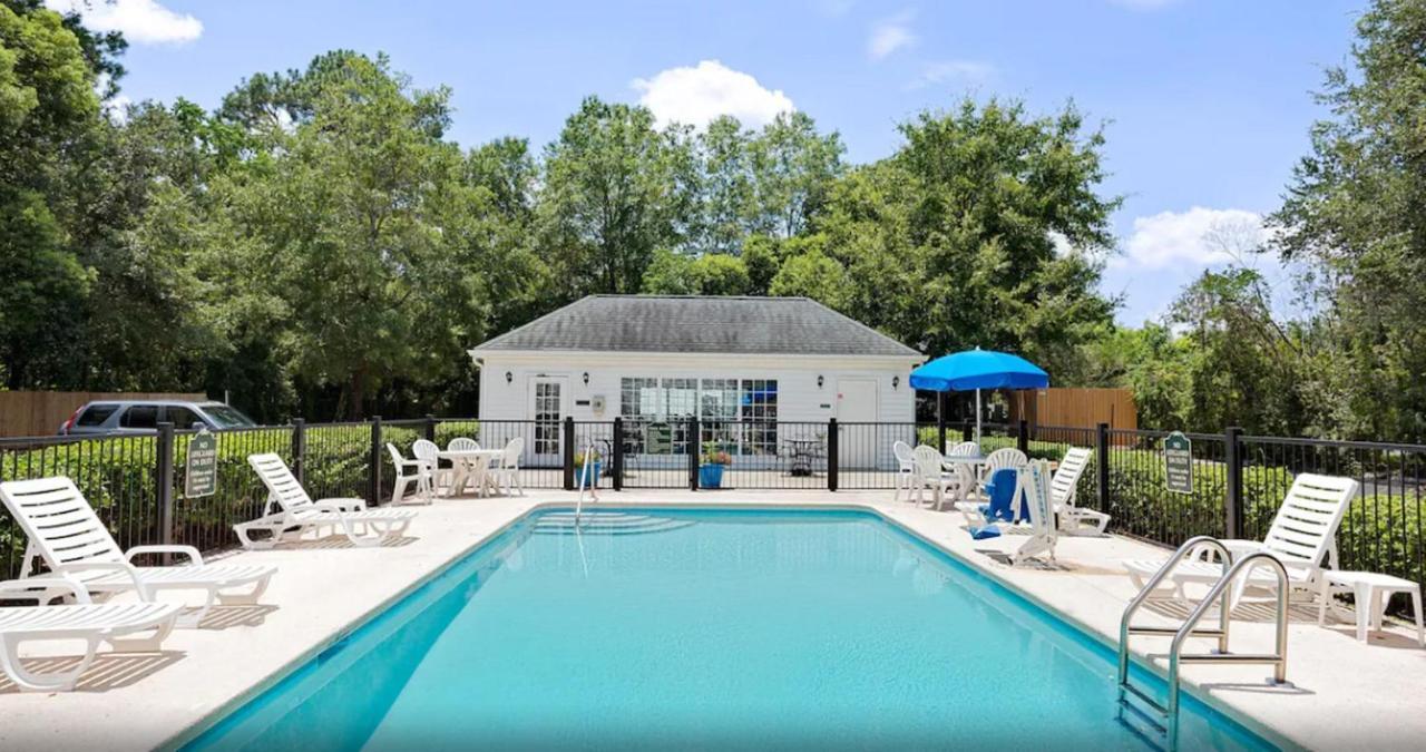 Baymont By Wyndham Jacksonville/Butler Blvd Exterior photo