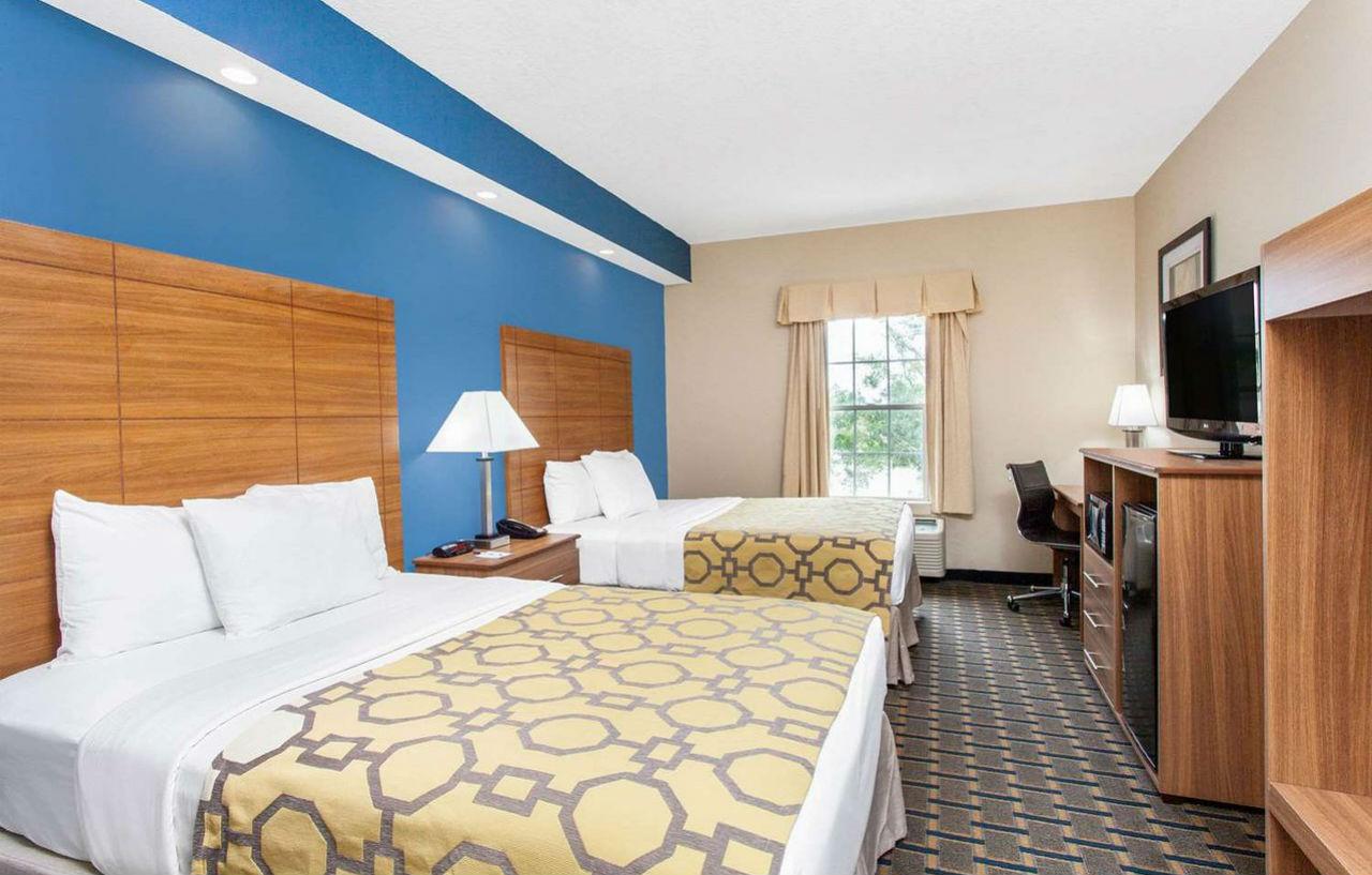 Baymont By Wyndham Jacksonville/Butler Blvd Exterior photo